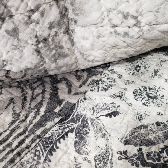 Pottery Barn  Heavy,  reversible Queen Sized Quilt  94" X 90" - Picture 5 of 10